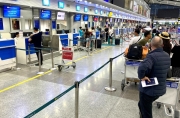 SÂN BAY ĐÀ NẴNG LÀM THỦ TỤC VỚI VNEID CHO KHÁCH NỘI ĐỊA BAY VIETNAM AIRLINES, VIETJET