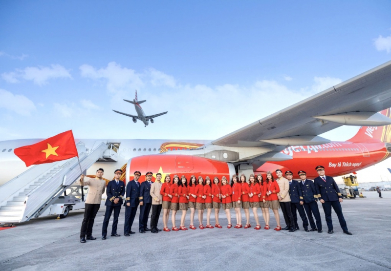 DẤU ẤN PHI HÀNH ĐOÀN VIETJET TRONG CHUYẾN BAY ĐẦU TIÊN