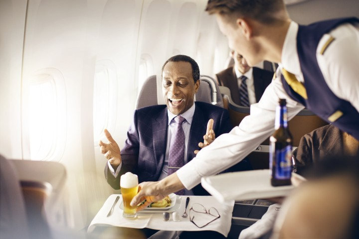 Chiều khách hàng “mượt” như Lufthansa 