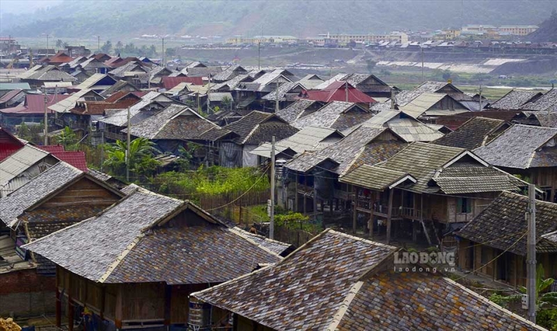 KHÁM PHÁ THỊ XÃ NHỎ NHẤT VIỆT NAM VỪA LẬP KỶ LỤC VỀ NHÀ SÀN