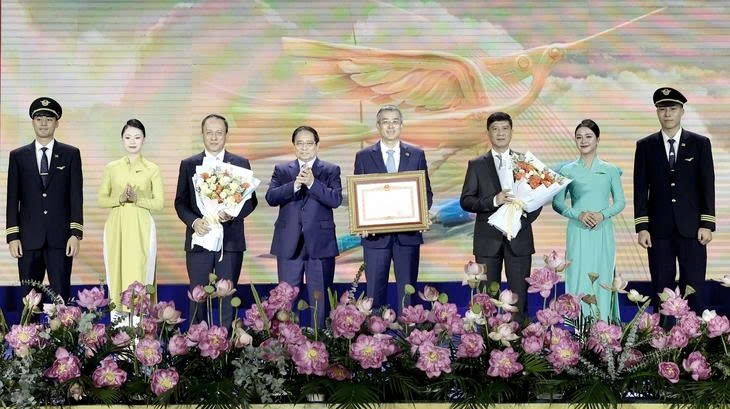 VIETNAM AIRLINES NHẬN BẰNG KHEN CỦA THỦ TƯỚNG NHÂN DỊP 30 NĂM THÀNH LẬP